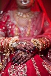 bridal mehendi poses with stain artistic bhanu mehendi best bridal mehendi artist in gurugram