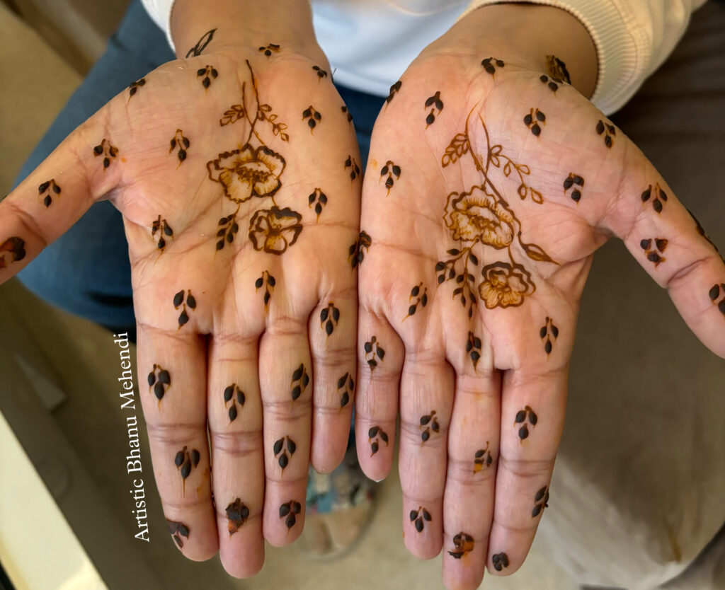 minimal mehndi design 
cute mehndi design 
artistic bhanu mehendi 
bridal mehndi artist in gurgaon
