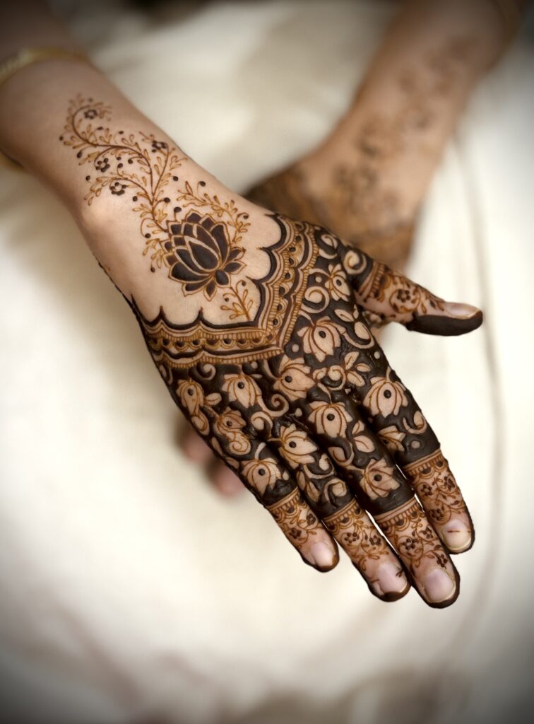 Floral and 3d mehndi design